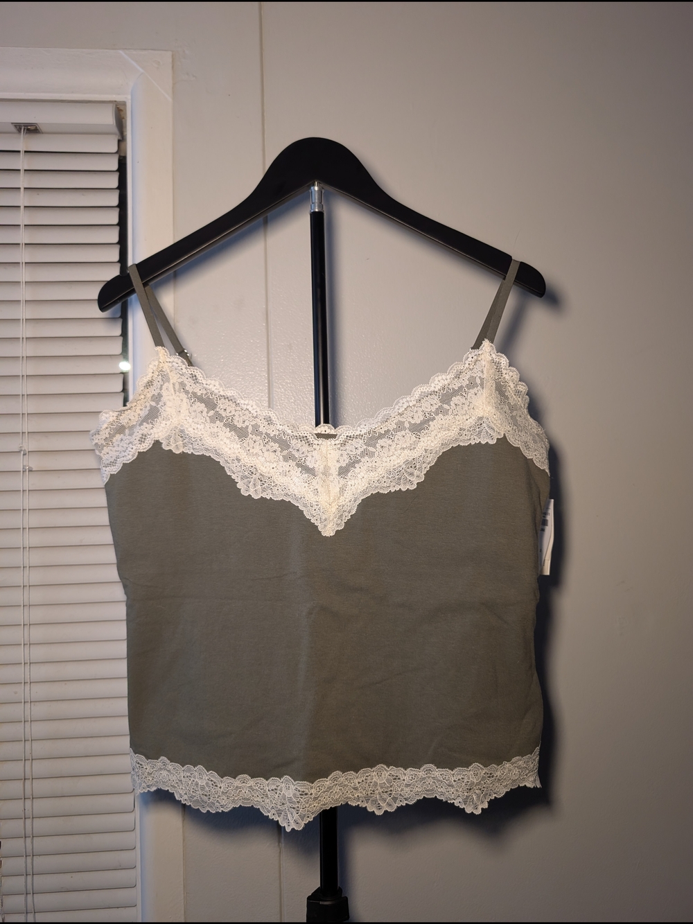 NWT Abercrombie & Fitch Olive Green Cami with White Lace - Large /Built In Bra